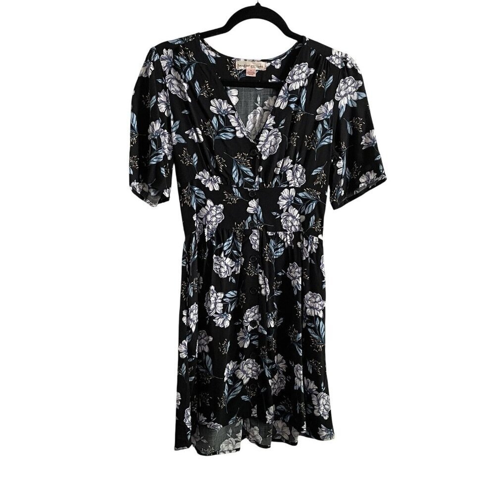 Band of Gypsies Wmn S Black Floral Short Sleeve Button Front Fit & Flare Dress